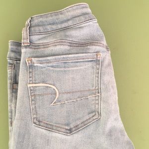 AMERICAN EAGLE JEANS
